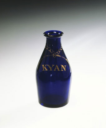 Cruet bottle, 1700-1800 ((c) Victoria and Albert Museum).