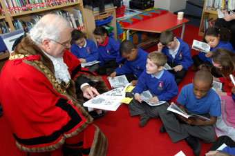 Councillor Royston Griffey, Lord Mayor of Bristol, reading The Bristol Story with pupils from St George's Primary (Martin Chainey).